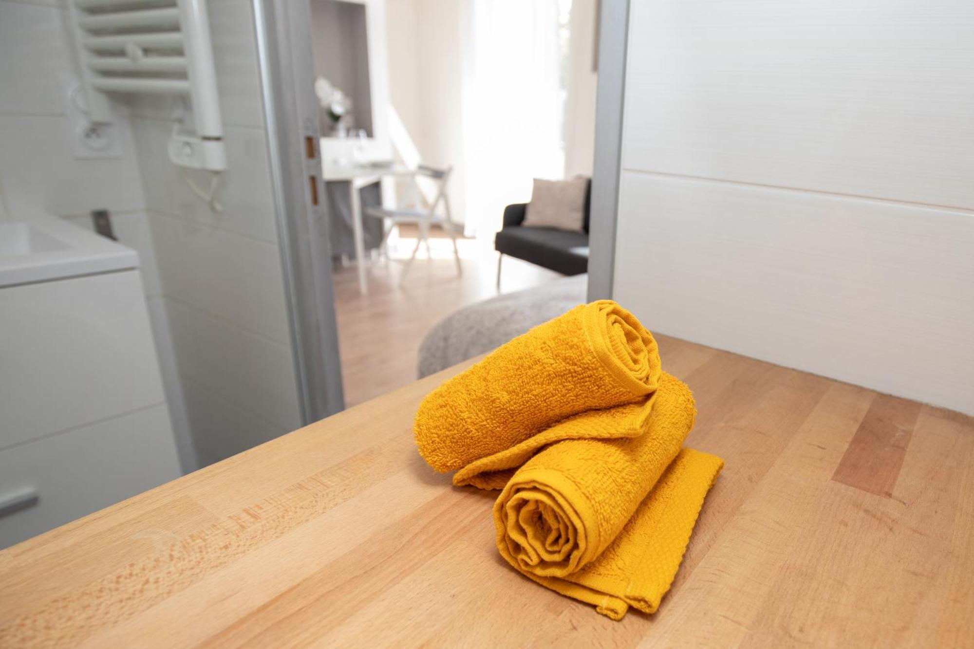 Le Partage Des Eaux - 4 Couchages - Hypercentre - Clim - Wifi Apartman L'Isle-sur-la-Sorgue Kültér fotó